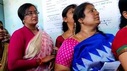 Mandya Sumalatha Ambareesh stands long queue cast vote