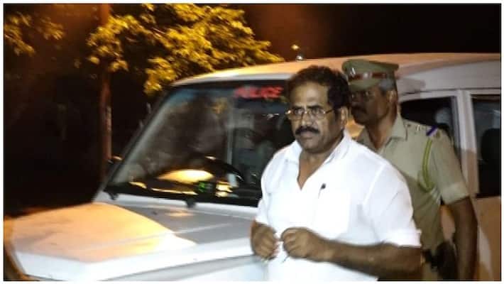 Petrol bomb blast in Madurai again: DMK leader Kurusami escapes! Petrol bomb blast in Madurai again: DMK leader Kurusami escapes!