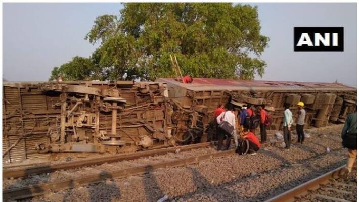 delhi bound train derailed in uttar pradesh delhi bound train derailed in uttar pradesh