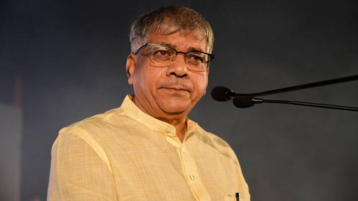 uddhav thackeray and prakash ambedkar may join hands to tackle bjp in maharashtra uddhav thackeray and prakash ambedkar may join hands to tackle bjp in maharashtra