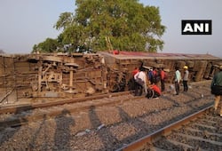 Howrah-New Delhi Poorva Express derails near Kanpur
