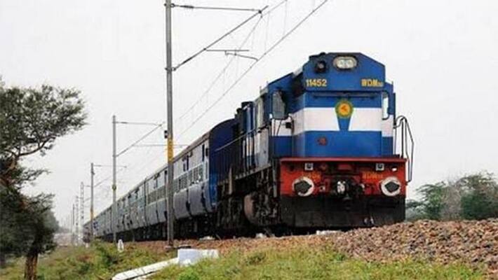 Man hit by train over taking selfie Man hit by train over taking selfie