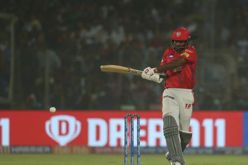 Chris Gayle top scored with 69 off 37 balls, reaching the half-century with 25 balls and hitting six boundaries and sixes, apiece.