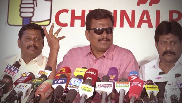 Soon Sasikala will capture AIADMK ... beating gold.Tamilselvan ..! Soon Sasikala will capture AIADMK ... beating gold.Tamilselvan ..!