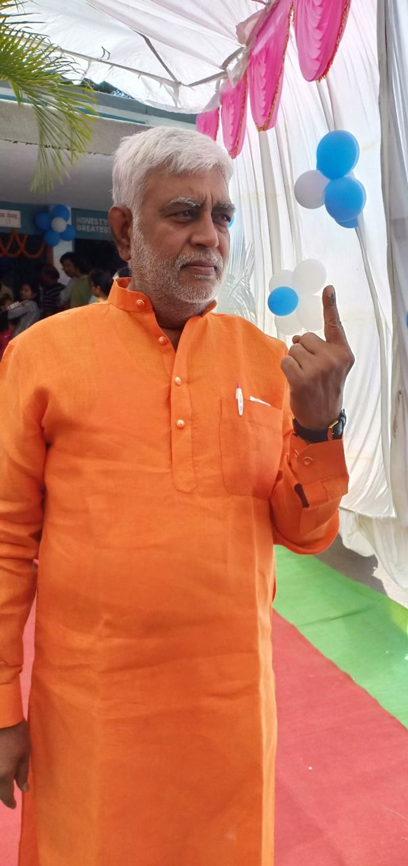 Former minister and senior BJP leader Premprakash Pandey cast his vote in BSP School in sector-9 of Raipur