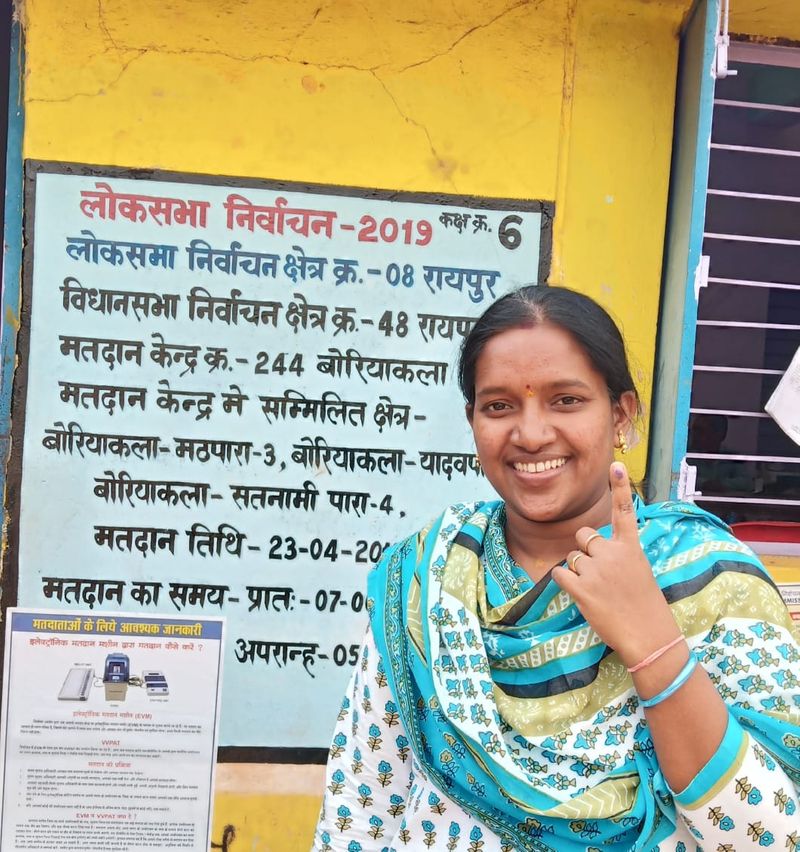 Manisha Thakur Rawate,  AIG Technical Services, fulfilled her duty of an upright citizen by exercising her franchise at booth no 244 Boriyakala at 8.30 am