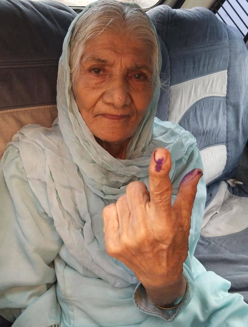 A senior citizen cast her vote on Tuesday morning. 86 year old Rani Virdi told Mynation that the first time she cast her vote, indelibe ink was not used to avoid misuse of voting rights.