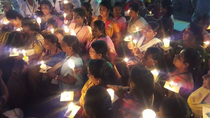 candle lighting in besant nagar beach for who died by bomb blast in srilanka candle lighting in besant nagar beach for who died by bomb blast in srilanka