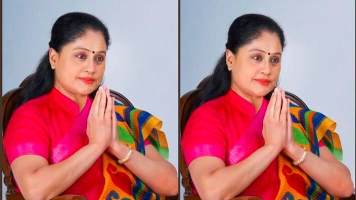 Reminding YS Jagan comments, Vijayashanthi fires at KCR Reminding YS Jagan comments, Vijayashanthi fires at KCR