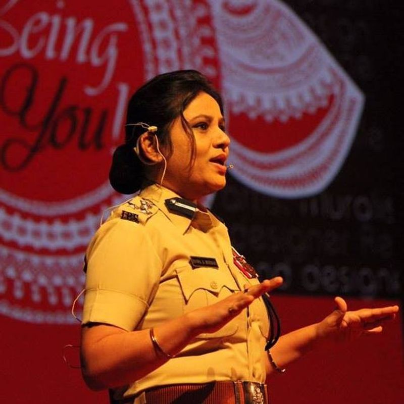 ಪೊಲೀಸ್ ಇಲಾಖೆ ಎಂದು ಹಿಂಜರಿಯುವ ಎಲ್ಲರಿಗೂ, ತಾನು ಕಂಡ ಕನಸು ನನಸಾಗಿಸಿ ದಕ್ಷಾಡಳಿತ ನಡೆಸುತ್ತಿರುವ ಕರ್ನಾಟಕದ ಲೇಡಿ ಪೊಲೀಸ್ ಆಫೀಸರ್ ಅತ್ಯುತ್ತಮ ನಿದರ್ಶನ
