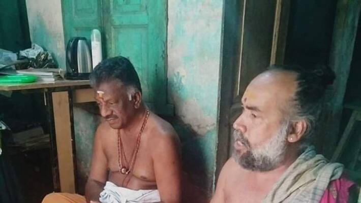 OPS in kasi temple OPS in kasi temple