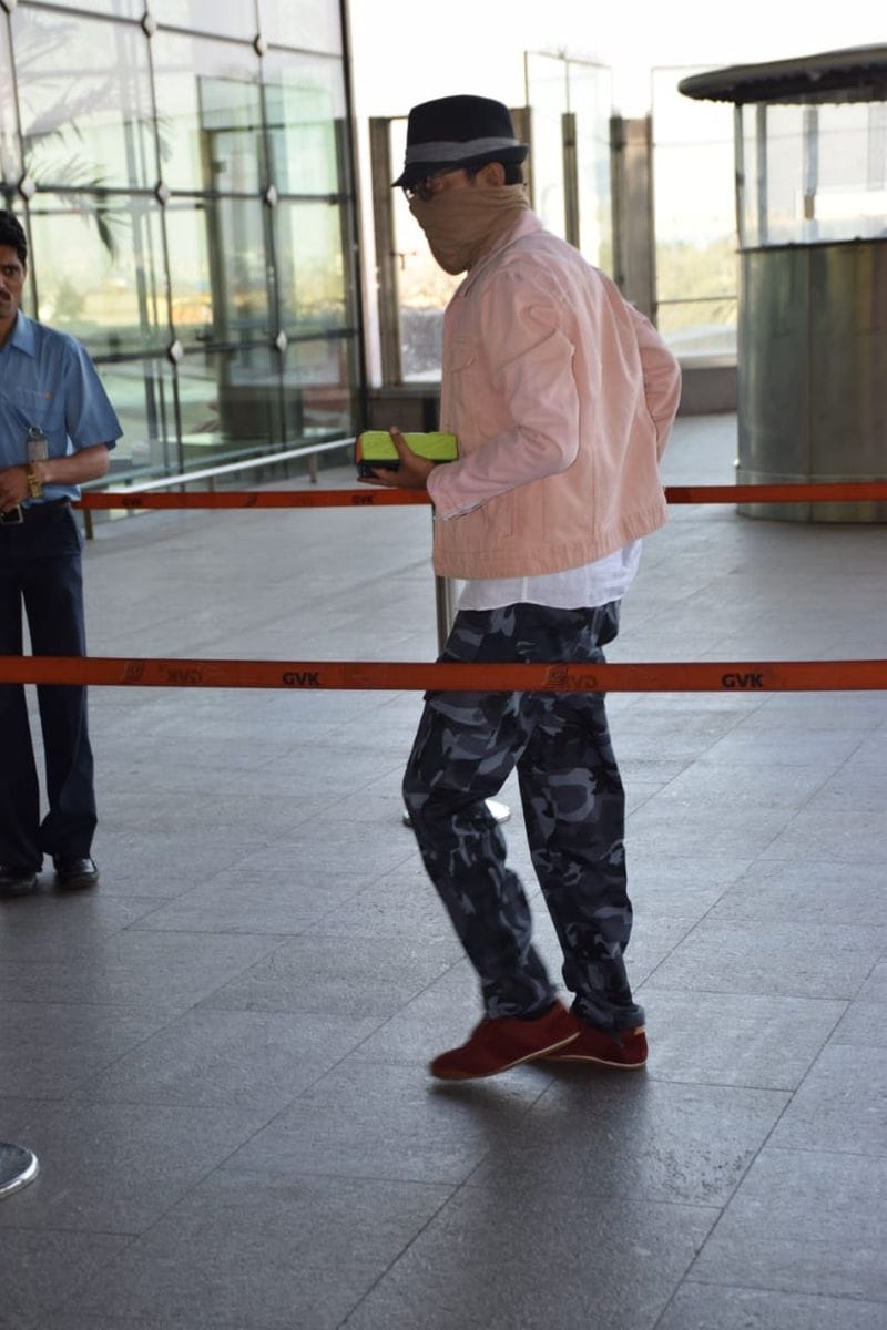 Acclaimed actor Irrfan Khan rocked a pastel peach jacket in his first-ever masked appearance after news of his illness surfaced.  Khan was diagnosed with neuroendocrine tumour in 2018.