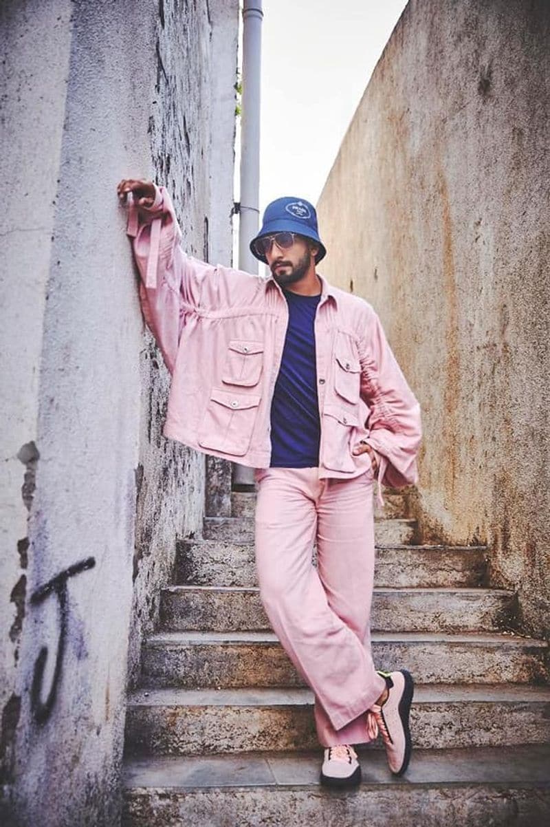 Ranveer Singh smears his fashion quotient with purple pink, fans