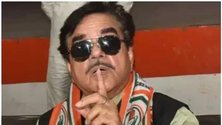 advani blessed me when i was quit-satrughan sinha advani blessed me when i was quit-satrughan sinha