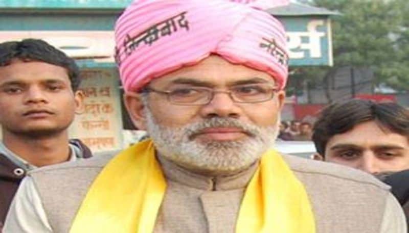 अभिनंदन ने मुख्यमंत्री पद के लिए भी ताल ठोक दी है। लोकल मीडिया से बातचीत में उन्होंने कहा कि मेरी लड़ाई विकास के लिए है। अगर मैं विधानसभा का चुनाव जीतकर पटना तो मैं मुख्यमंत्री भी बनने की कोशिश करूंगा। अभिनंदन ने यह भी दावा किया कि अगर वो सीएम बनने में कामयाब हुए तो बिहार का खूब विकास करेंगे। अमीरी और गरीबी के फासले को खत्म करेंगे। 