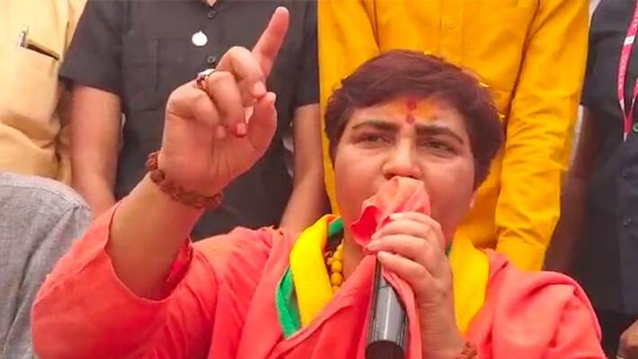 Know the truth behind Sadhvi Pragya's 'controversial statement'on Manohar Parrikar Know the truth behind Sadhvi Pragya's 'controversial statement'on Manohar Parrikar