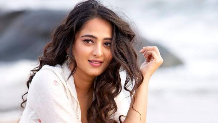 Anushka as blind women in 'julias eyes' remake? Anushka as blind women in 'julias eyes' remake?