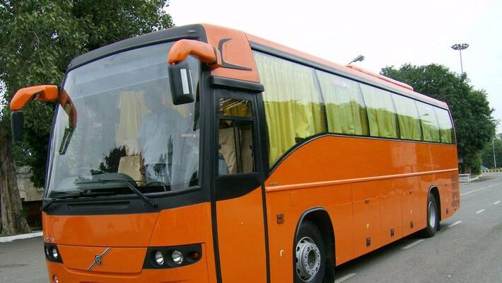 Youth attack bus driver for not giving way, rob conductor of Rs 25,000; some accused detained Youth attack bus driver for not giving way, rob conductor of Rs 25,000; some accused detained