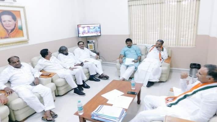 Karnataka Political Crisis Anxious Congress MLAs Requests Siddaramaiah Not To Support JDS Karnataka Political Crisis Anxious Congress MLAs Requests Siddaramaiah Not To Support JDS
