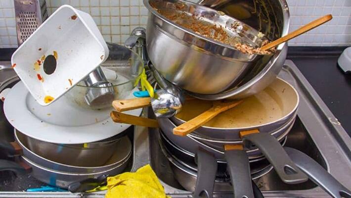 Viral Video : MBA student gatecrashes at a wedding, washes dishes video goes viral Viral Video : MBA student gatecrashes at a wedding, washes dishes video goes viral