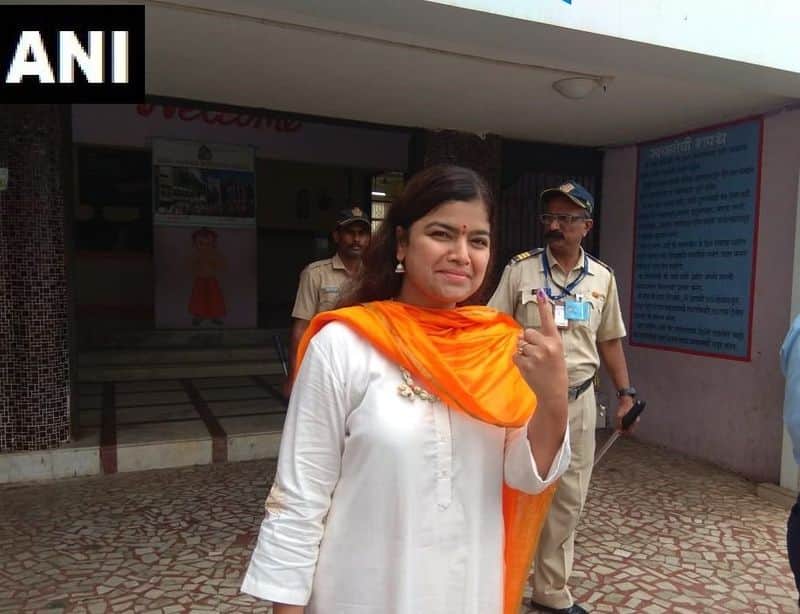 BJP MP Candidate from Mumbai North Central, Poonam Mahajan casts her vote at polling booth number 48 in Worli.