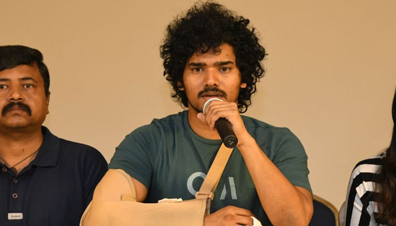 సుధాకర్ - మంగళగిరిలో అనుకోని విధంగా మలుపు దగ్గర యాక్సిడెంట్ కావడంతో సుధాకర్ కారు దెబ్బతింది. చిన్నపాటి గాయాలతో లైఫ్ ఈజ్ బ్యూటిఫుల్ హీరో సుధాకర్, అతని గ్యాంగ్ ప్రమాదం నుంచి బయటపడింది.