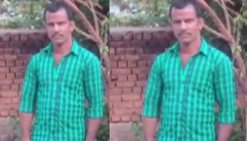 మరో వైపు శ్రీనివాస్ రెడ్డి అశ్లీల వెబ్సైట్లను ఎక్కువగా చూసేవాడని పోలీసులు అనుమానిస్తున్నారు. శ్రీనివాస్ రెడ్డి మొబైల్లో ఎక్కువగా అశ్లీల వెబ్సైట్లను సెర్చ్ చేశారని పోలీసులు చెబుతున్నారు.