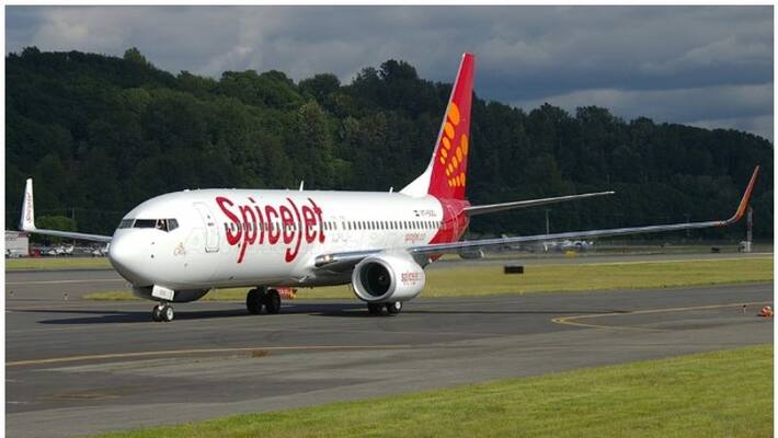 A SpiceJet technician died in plane while doing job i Kolkata Airpot A SpiceJet technician died in plane while doing job i Kolkata Airpot