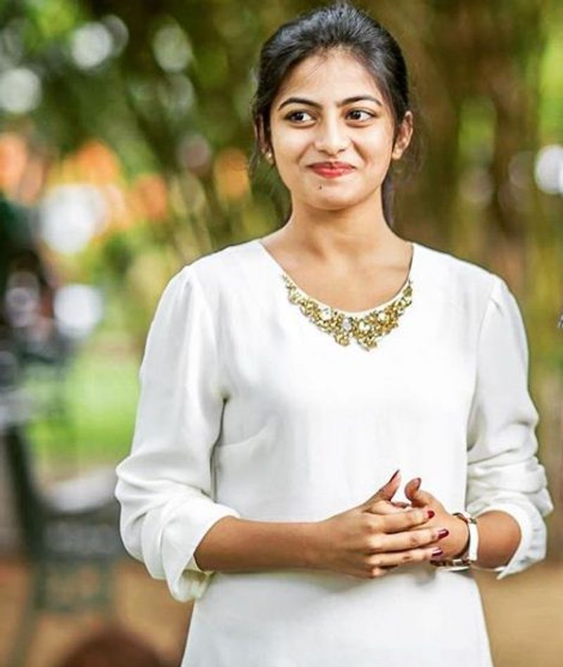 kayal anandhi latest photo gallery