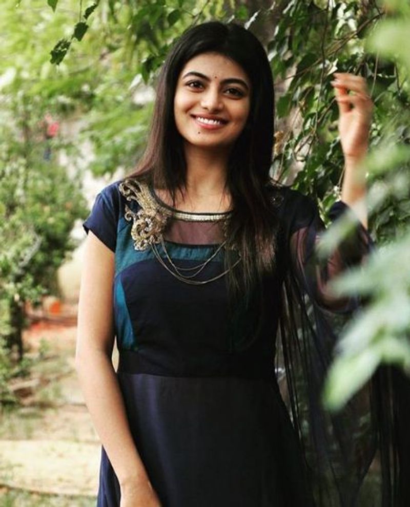 kayal anandhi latest photo gallery