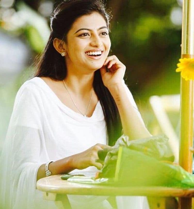 kayal anandhi latest photo gallery
