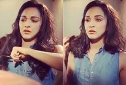 Frustrated Kiara Advani chops off own hair on camera (Watch Video)