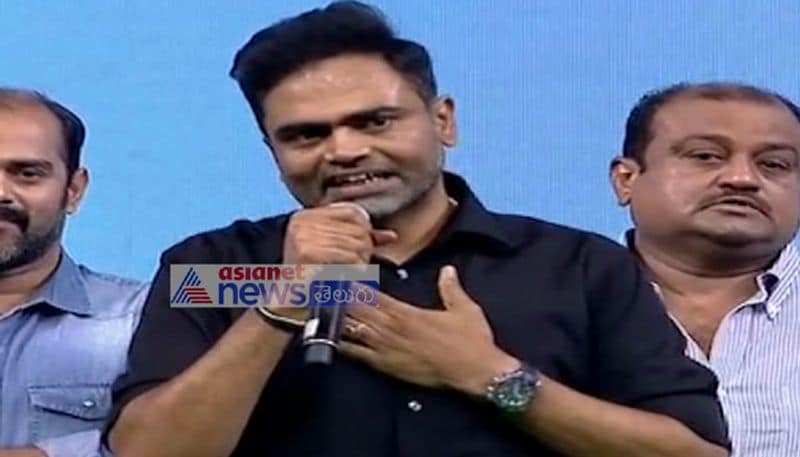 కెరీర్ బిగినింగ్ నుండి స్టార్ హీరోలతో సినిమాలు చేస్తున్న వంశీ పైడిపల్లి కూడా టాలీవుడ్ టాప్ డైరెక్టర్స్ లో ఒకరు. మహేష్ తో మహర్షి లాంటి హిట్ కొట్టి కూడా ఆయన మరో మూవీ ఓకె చేయలేకపోయారు. దీనితో మిగతా దర్శకులతో పోల్చితే రేసులో వెనుకబడ్డారు.