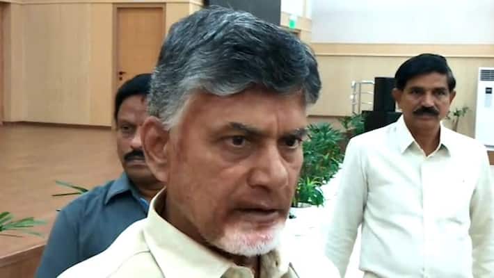 police lotty charge on tdp workers at chandrababu residence