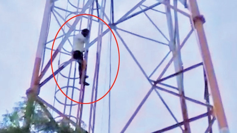 boyfriend protest cell phone tower boyfriend protest cell phone tower