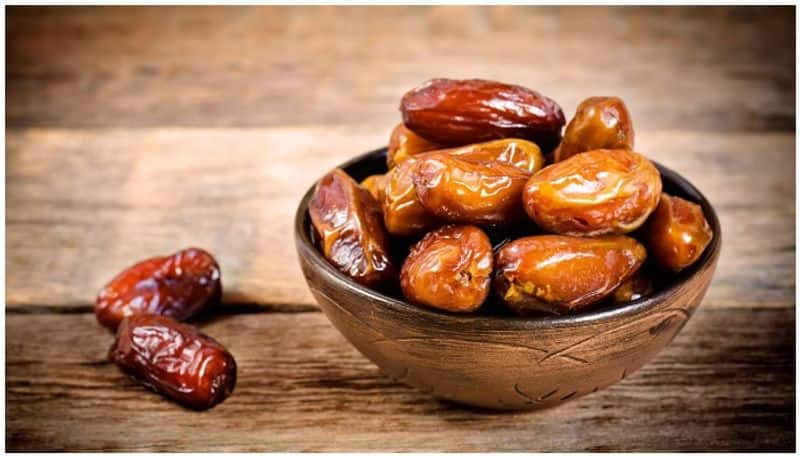 Promotes digestion: If you soak a few dates in water and chew on them daily, your digestive system will behave itself very well. Due to its high fibre content it is also recommended for those who have trouble with constipation.
