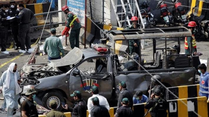 Pakistan suicide blast...10 people kills