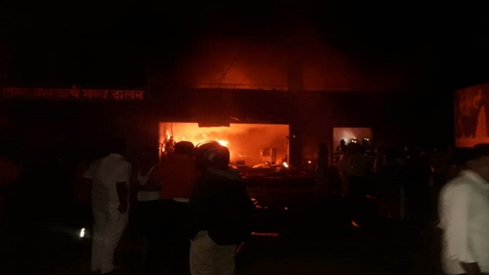 Cloth Godown fire... 5 people dead Cloth Godown fire... 5 people dead