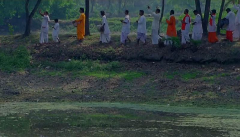 চতুরঙ্গ (২০০৮)- সুমন মুখোপাধ্যায় পরিচালিত এই ছবির প্রেক্ষাপটেও রবীন্দ্রনাথের অবদান। তারই গল্প অনুসারে তৈরি এই ছবি। যেখানে বাংলা এক বিশেষ সামাজিক স্তরের বিবরণে ফুঁটে উঠেছে গল্পের মাধুর্যতা। ছবিতে অভিনয় করেছিলেন ঋতুপর্ণা সেনগুপ্ত ও জয় সেনগুপ্ত।