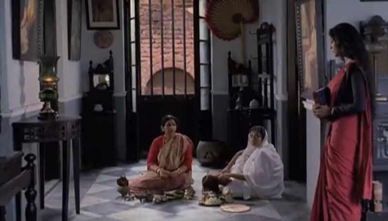 এলার চার অধ্যায় (২০১২)- পরিচালক বাপ্পাদিত্য বন্দোপাধ্যায় পরিচালিত এই ছবির মূল প্রেক্ষাপট রবীন্দ্রনাথ ঠাকুর রচিত চার অধ্যায়। দেশের স্বাধীনতা সংগ্রামের প্রেক্ষাপটের ওপর নির্ভর করে তৈরি এই ছবির গল্প। বিভিন্ন ধাপে পরিণতি পাওয়া এই গল্প রবীন্দ্রনাথ ঠাকুর লিখেছিলেন ১৯৩৪ সালে। মুখ্যভুমিকায় অভিনয় করেছিলেন পাওলি দাম।