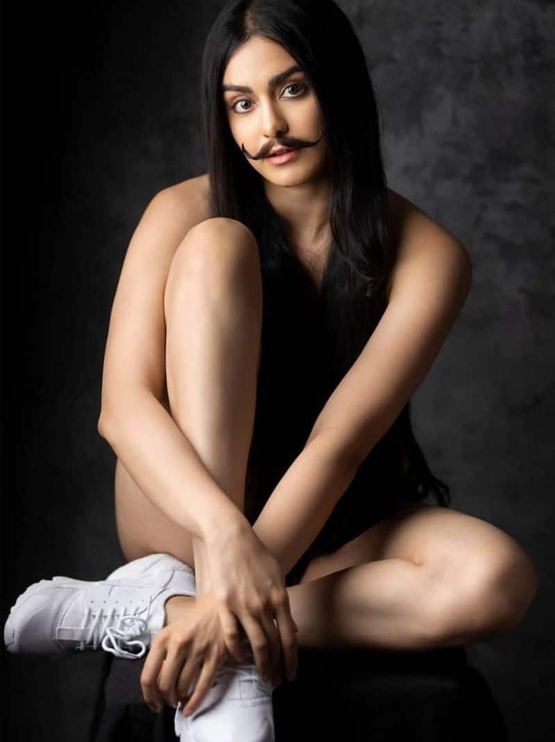 बॉलीवुड एक्ट्रेस अदा शर्मा ने हाल ही में अपना टॉपलेस फोटोशूट करवाया है। इस फोटोशूट की तस्वीर सोशल मीडिया पर वायरल हो रही हैं।