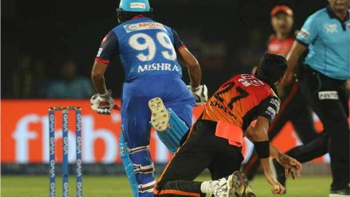 amit mishra lost wicket due to obstruct the fielder video amit mishra lost wicket due to obstruct the fielder video
