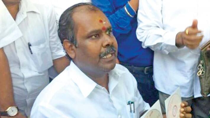RB Udayakumar has said that the incident of throwing a shoe at the Finance Minister vehicle is wrong RB Udayakumar has said that the incident of throwing a shoe at the Finance Minister vehicle is wrong