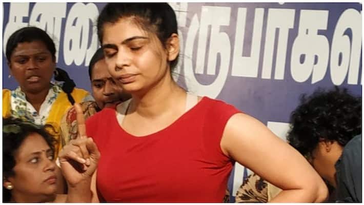 me-too fame singer chinmayi target Bollywood hero again came to field me-too fame singer chinmayi target Bollywood hero again came to field