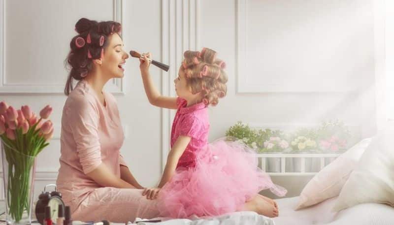 For diva moms: Some moms love make-ups. For them you can buy Nykaa and Purple (websites for make-up lovers) coupons and let them buy their favourite lipsticks, foundations, Kajal, etc.
