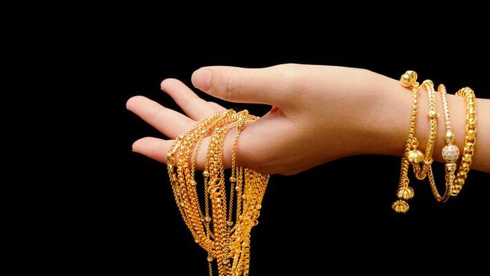 IMA scam: SIT seizes Rs 20 crore worth gold, diamond, silver from jewellery store in Bengaluru IMA scam: SIT seizes Rs 20 crore worth gold, diamond, silver from jewellery store in Bengaluru