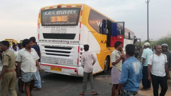 Kurnool road accident and three killed, 10 injured Kurnool road accident and three killed, 10 injured