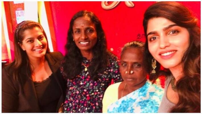 varalaxmi give the best mother award in gomathi marimuthu mother varalaxmi give the best mother award in gomathi marimuthu mother