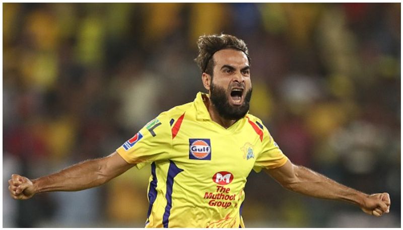 13 బంతుల్లో ఓ ఫోర్, సిక్సర్తో 16 పరుగులు చేసిన కేల్ జెమ్మీసన్ రనౌట్ కాగా మహ్మద్ సిరాజ్, యజ్వేంద్ర చాహాల్ కలిసి నాలుగు ఓవర్ల పాటు బ్యాటింగ్ చేశారు. సిరాజ్ 14 బంతుల్లో ఓ సిక్సర్తో 12, చాహాల్ 21 బంతుల్లో 8 పరుగులు చేశాడు.