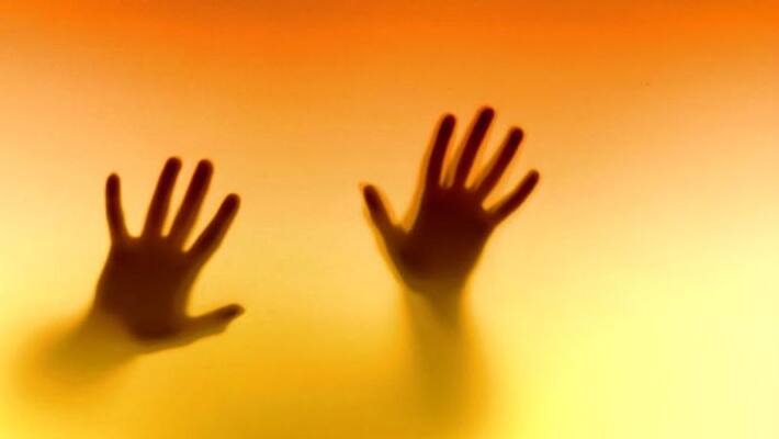 Mass rape on a youngster, the threats shot in cell phone Mass rape on a youngster, the threats shot in cell phone